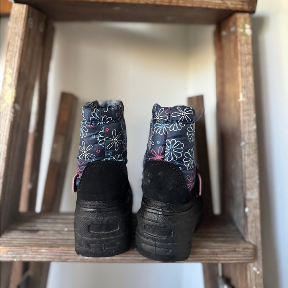 ✨ Baby Winter Snow Boots | Size 6 | Cozy & Waterproof ✨ - Picture 3 of 6